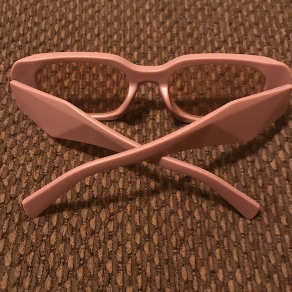 Beautiful brown butterfly sunnies - Picture 3 of 3